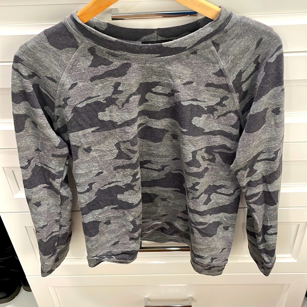 Monrow camo size small crew neck sweatshirt
